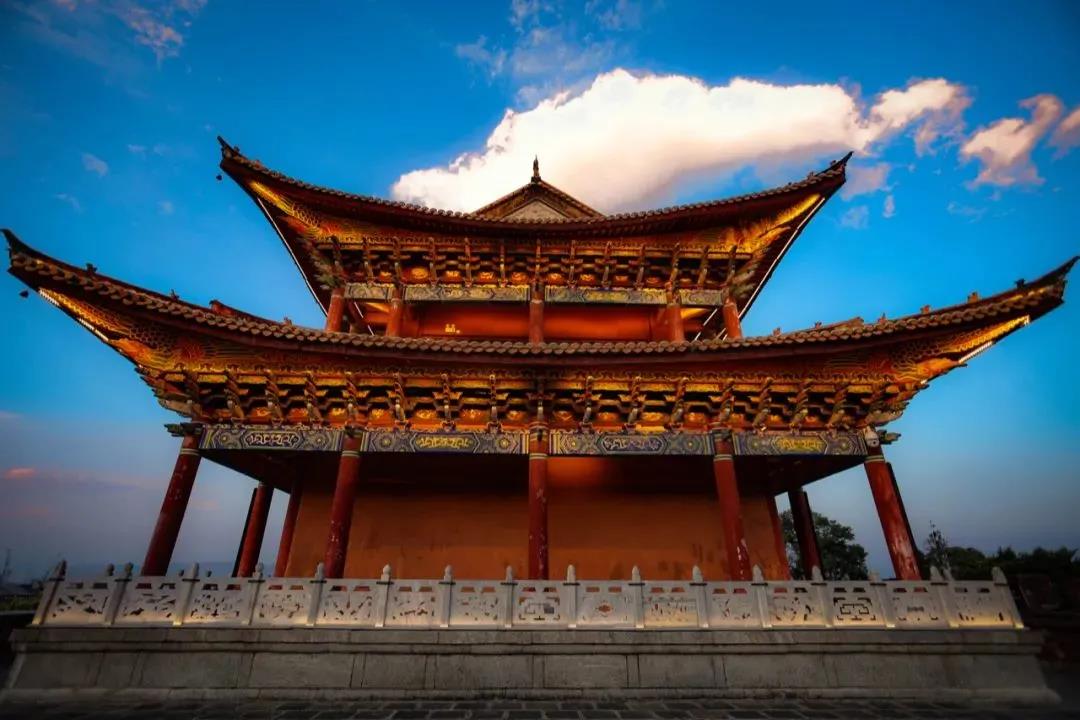 在大理城墻上逛古風(fēng)集市是一種什么體驗(yàn)？