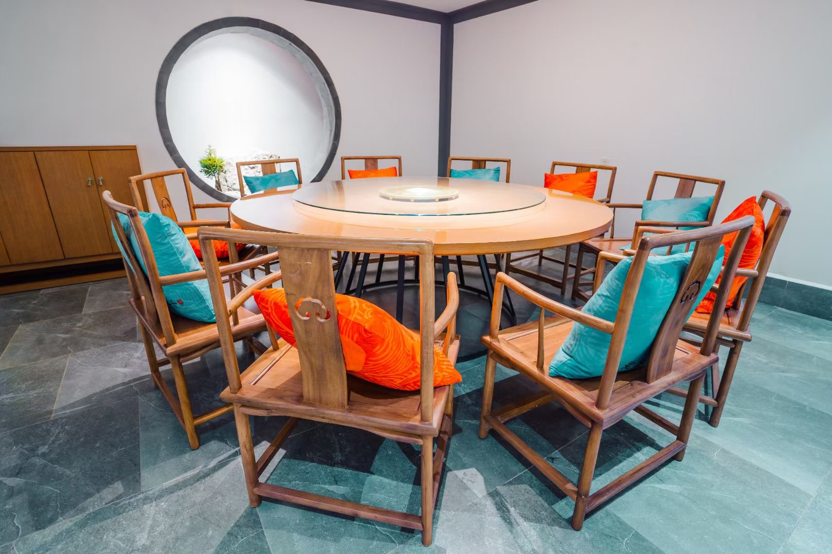 大理企業(yè)會(huì)議會(huì)獎(jiǎng)旅游團(tuán)建特色餐廳推薦：大理三塔若水三千親水餐廳