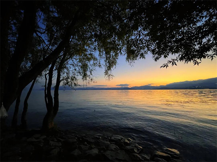 走，去趕一場洱海日出！洱海生態(tài)廊道日出,是大理徒步線路中的最佳美景