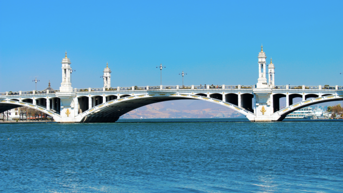 大理策劃公司：騎行在海西，自駕還得看海東！